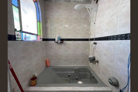 Casa à venda com 204m², 3 quartos e 2 vagas Casa à venda com 204m², 3 quartos e 2 vagasBanheiro Suíte 1