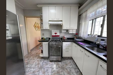 Casa à venda com 204m², 3 quartos e 2 vagas Casa à venda com 204m², 3 quartos e 2 vagasCozinha