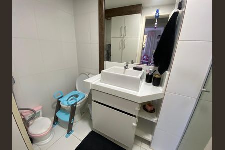 Apartamento à venda com 62m², 2 quartos e 1 vaga Apartamento à venda com 62m², 2 quartos e 1 vagaBanheiro