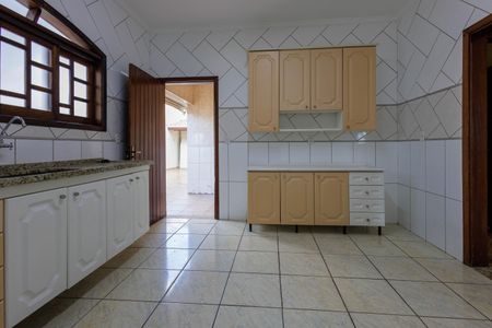 Casa para alugar com 300m², 4 quartos e 4 vagas Casa para alugar com 300m², 4 quartos e 4 vagasCozinha