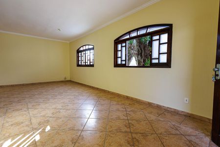 Casa para alugar com 300m², 4 quartos e 4 vagas Casa para alugar com 300m², 4 quartos e 4 vagasSala