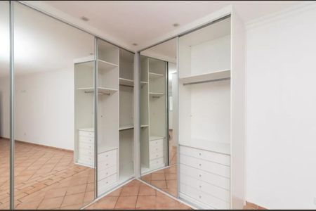 Casa à venda com 300m², 2 quartos e 3 vagas