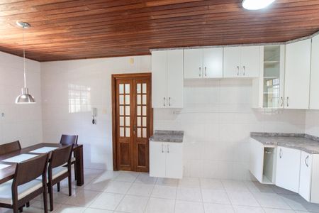 Casa à venda com 240m², 2 quartos e 4 vagas Casa à venda com 240m², 2 quartos e 4 vagasCozinha