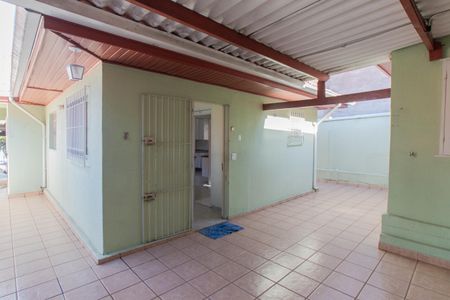Casa à venda com 240m², 2 quartos e 4 vagas Casa à venda com 240m², 2 quartos e 4 vagasQuintal