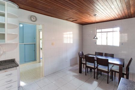 Casa à venda com 240m², 2 quartos e 4 vagas Casa à venda com 240m², 2 quartos e 4 vagasCozinha