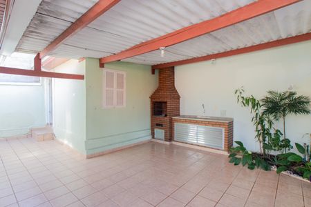 Casa à venda com 240m², 2 quartos e 4 vagas Casa à venda com 240m², 2 quartos e 4 vagasQuintal