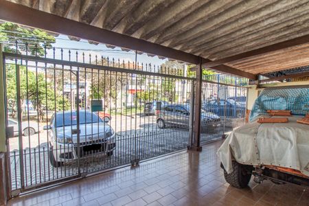 Casa à venda com 240m², 2 quartos e 4 vagas Casa à venda com 240m², 2 quartos e 4 vagasGaragem