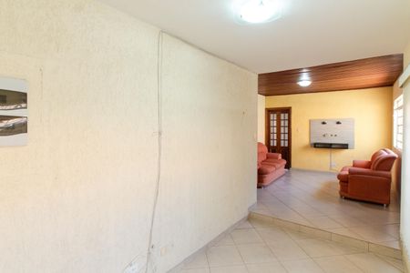 Casa à venda com 240m², 2 quartos e 4 vagas Casa à venda com 240m², 2 quartos e 4 vagasSala
