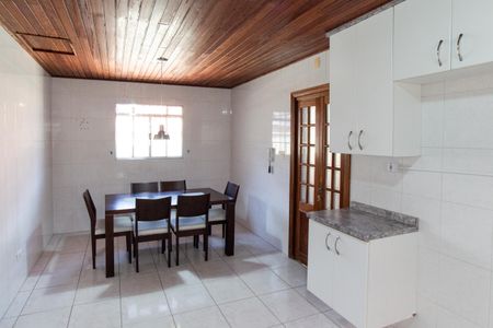 Casa à venda com 240m², 2 quartos e 4 vagas Casa à venda com 240m², 2 quartos e 4 vagasCozinha