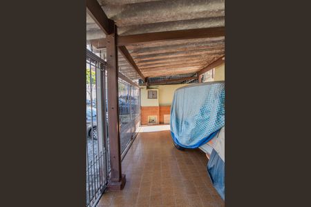 Casa à venda com 240m², 2 quartos e 4 vagas Casa à venda com 240m², 2 quartos e 4 vagasGaragem