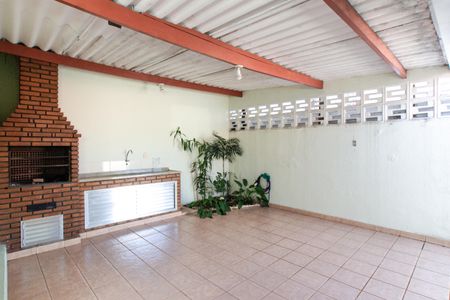 Casa à venda com 240m², 2 quartos e 4 vagas Casa à venda com 240m², 2 quartos e 4 vagasQuintal