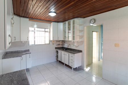 Casa à venda com 240m², 2 quartos e 4 vagas Casa à venda com 240m², 2 quartos e 4 vagasCozinha
