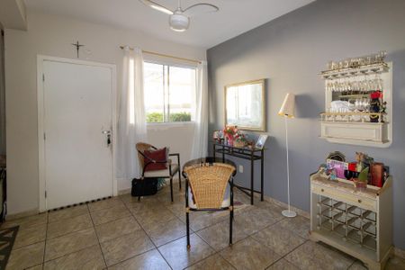 Casa de condomínio à venda com 90m², 3 quartos e 3 vagas Casa de condomínio à venda com 90m², 3 quartos e 3 vagasSala