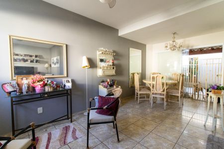 Casa de condomínio à venda com 90m², 3 quartos e 3 vagas Casa de condomínio à venda com 90m², 3 quartos e 3 vagasSala