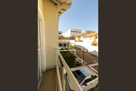 Casa de condomínio à venda com 90m², 3 quartos e 3 vagas Casa de condomínio à venda com 90m², 3 quartos e 3 vagasVista Suíte