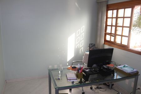 Casa à venda com 423m², 3 quartos e 6 vagasEscritório