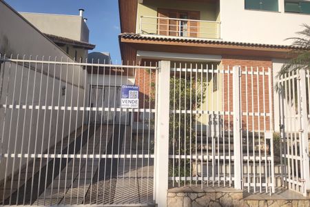 Casa à venda com 423m², 3 quartos e 6 vagas Casa à venda com 423m², 3 quartos e 6 vagasPlaquinha