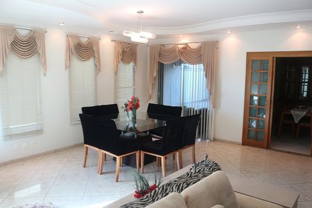 Casa à venda com 423m², 3 quartos e 6 vagasSala