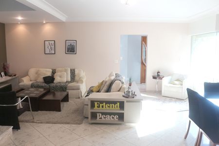 Casa à venda com 423m², 3 quartos e 6 vagas Casa à venda com 423m², 3 quartos e 6 vagasSala