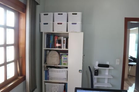 Casa à venda com 423m², 3 quartos e 6 vagasEscritório