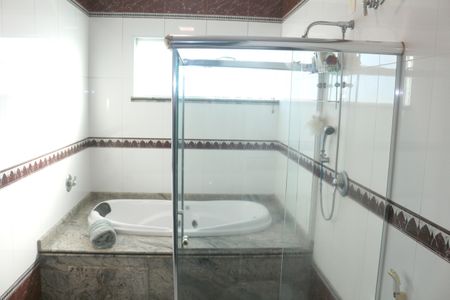 Casa à venda com 423m², 3 quartos e 6 vagasBanheiro da Suíte 1