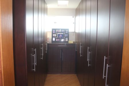 Casa à venda com 423m², 3 quartos e 6 vagasCloset da suíte 1