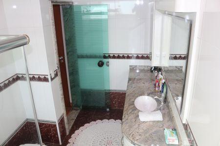 Casa à venda com 423m², 3 quartos e 6 vagasBanheiro da Suíte 1