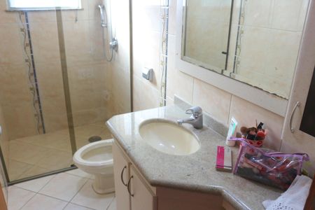 Casa à venda com 423m², 3 quartos e 6 vagasBanheiro da Suíte 2