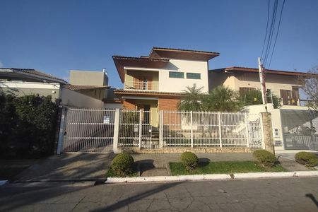Casa à venda com 423m², 3 quartos e 6 vagas Casa à venda com 423m², 3 quartos e 6 vagasFachada