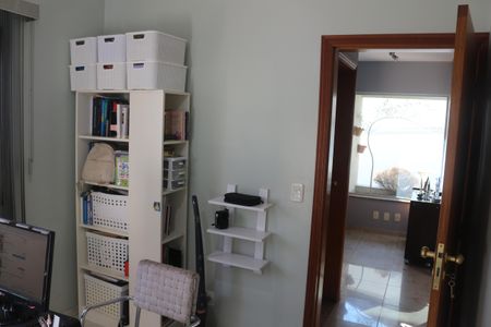 Casa à venda com 423m², 3 quartos e 6 vagasEscritório