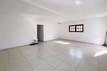 Casa à venda com 300m², 4 quartos e 4 vagas Casa à venda com 300m², 4 quartos e 4 vagasÁrea