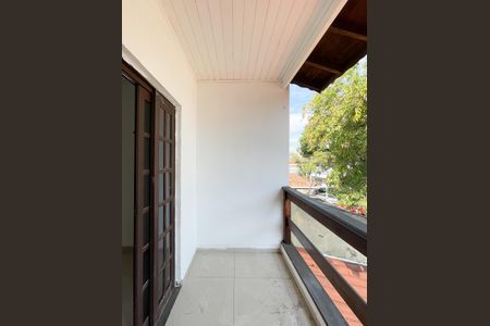 Casa à venda com 300m², 4 quartos e 4 vagas Casa à venda com 300m², 4 quartos e 4 vagasSacada