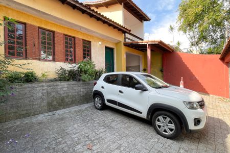 Casa à venda com 300m², 4 quartos e 4 vagas Casa à venda com 300m², 4 quartos e 4 vagasGaragem