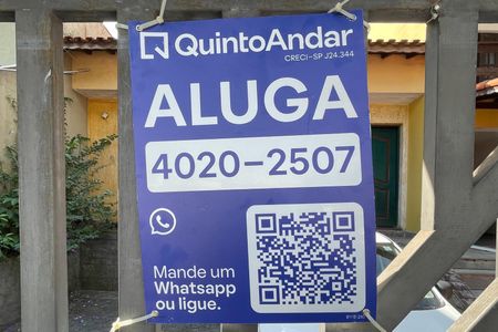 Casa à venda com 300m², 4 quartos e 4 vagas Casa à venda com 300m², 4 quartos e 4 vagasFachada