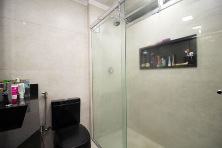 Apartamento à venda com 74m², 2 quartos e 1 vaga Apartamento à venda com 74m², 2 quartos e 1 vagaBanheiro da Suíte
