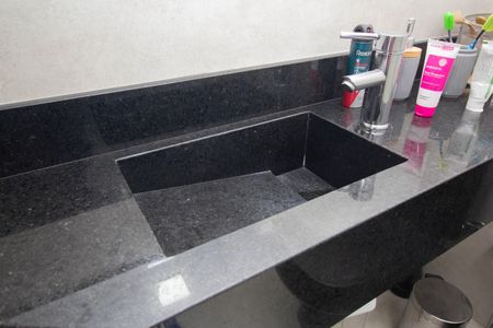 Apartamento à venda com 74m², 2 quartos e 1 vaga Apartamento à venda com 74m², 2 quartos e 1 vagaBanheiro da Suíte