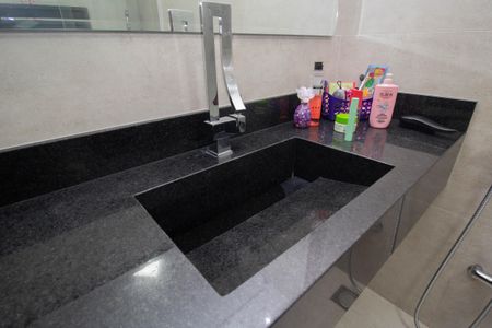 Apartamento à venda com 74m², 2 quartos e 1 vaga Apartamento à venda com 74m², 2 quartos e 1 vagaBanheiro Social