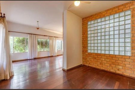 Casa à venda com 300m², 3 quartos e 2 vagasSala