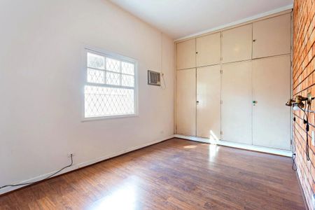 Casa à venda com 300m², 3 quartos e 2 vagasSuíte