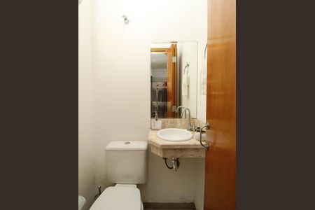 Casa de condomínio à venda com 115m², 2 quartos e 2 vagasLavabo 
