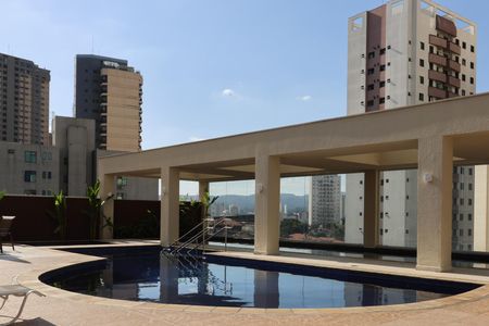 Apartamento à venda com 120m², 3 quartos e 2 vagas Apartamento à venda com 120m², 3 quartos e 2 vagasÁrea comum - Piscina