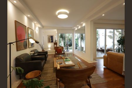 Casa à venda com 351m², 3 quartos e 3 vagasSala