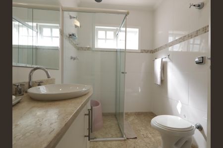 Casa à venda com 351m², 3 quartos e 3 vagasBanheiro da Suíte 1