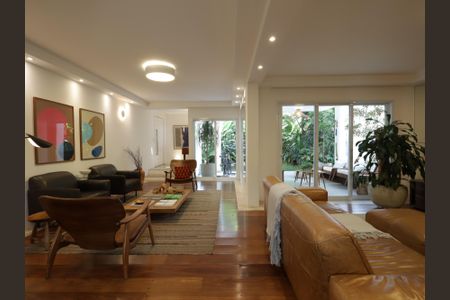 Casa à venda com 351m², 3 quartos e 3 vagasSala