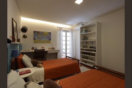 Casa à venda com 351m², 3 quartos e 3 vagasQuarto