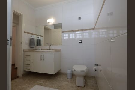 Casa à venda com 351m², 3 quartos e 3 vagasBanheiro