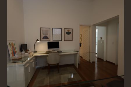 Casa à venda com 351m², 3 quartos e 3 vagasEscritório