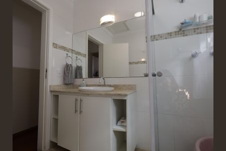 Casa à venda com 351m², 3 quartos e 3 vagasBanheiro da Suíte 1