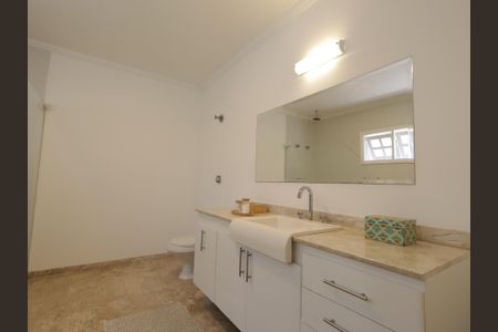 Casa à venda com 351m², 3 quartos e 3 vagasBanheiro da Suíte 2