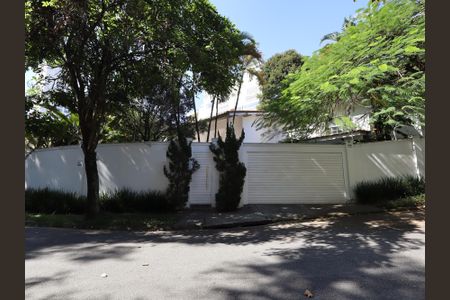 Casa à venda com 351m², 3 quartos e 3 vagasFachada